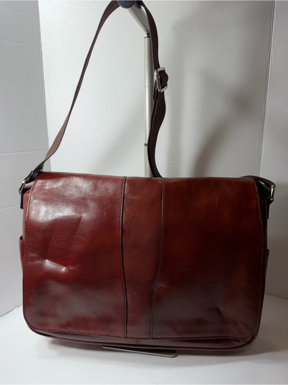 BOSCA Men's Leather Messenger Bag - Dark Brown